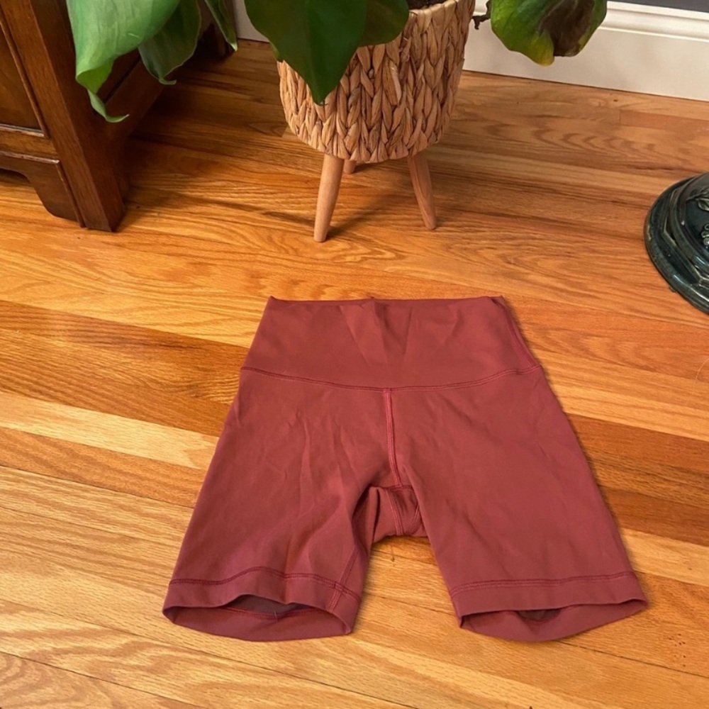 Lululemon size 6